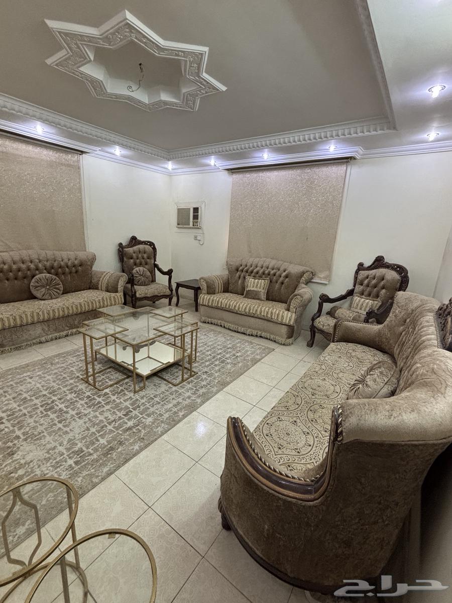 Sofa and table for sale, contact privately64266316572418110