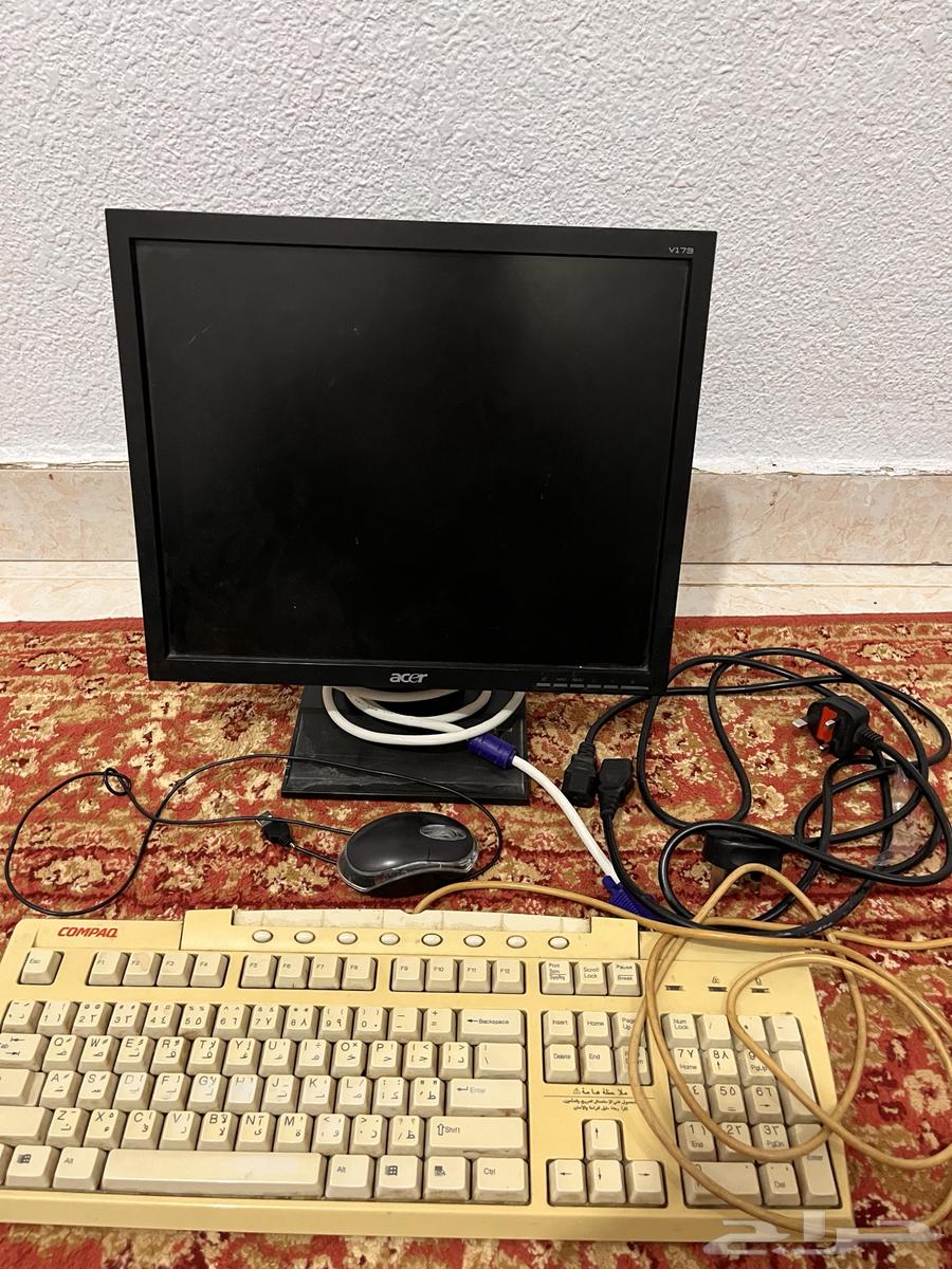 السلام عليكم   حاسوب شغال  100 وجميع اسلاكه مع الكيبورد64422756057729113