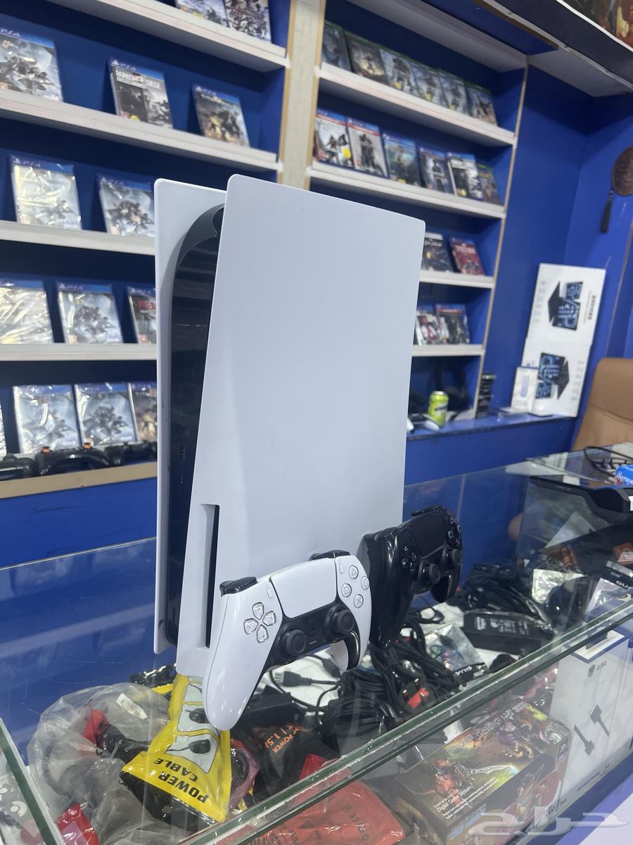 Used clean Sony 5 Blu-ray console with two controllers and PlayStation charging station64261346478595110