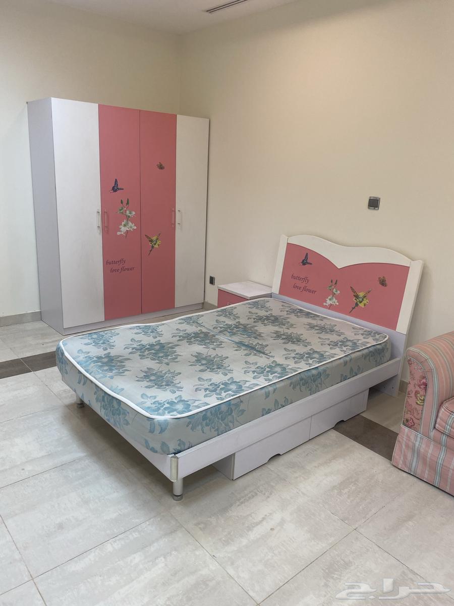 غرفة نوم سرير ودولاب وتسريحه شبه جديده64256759955075113