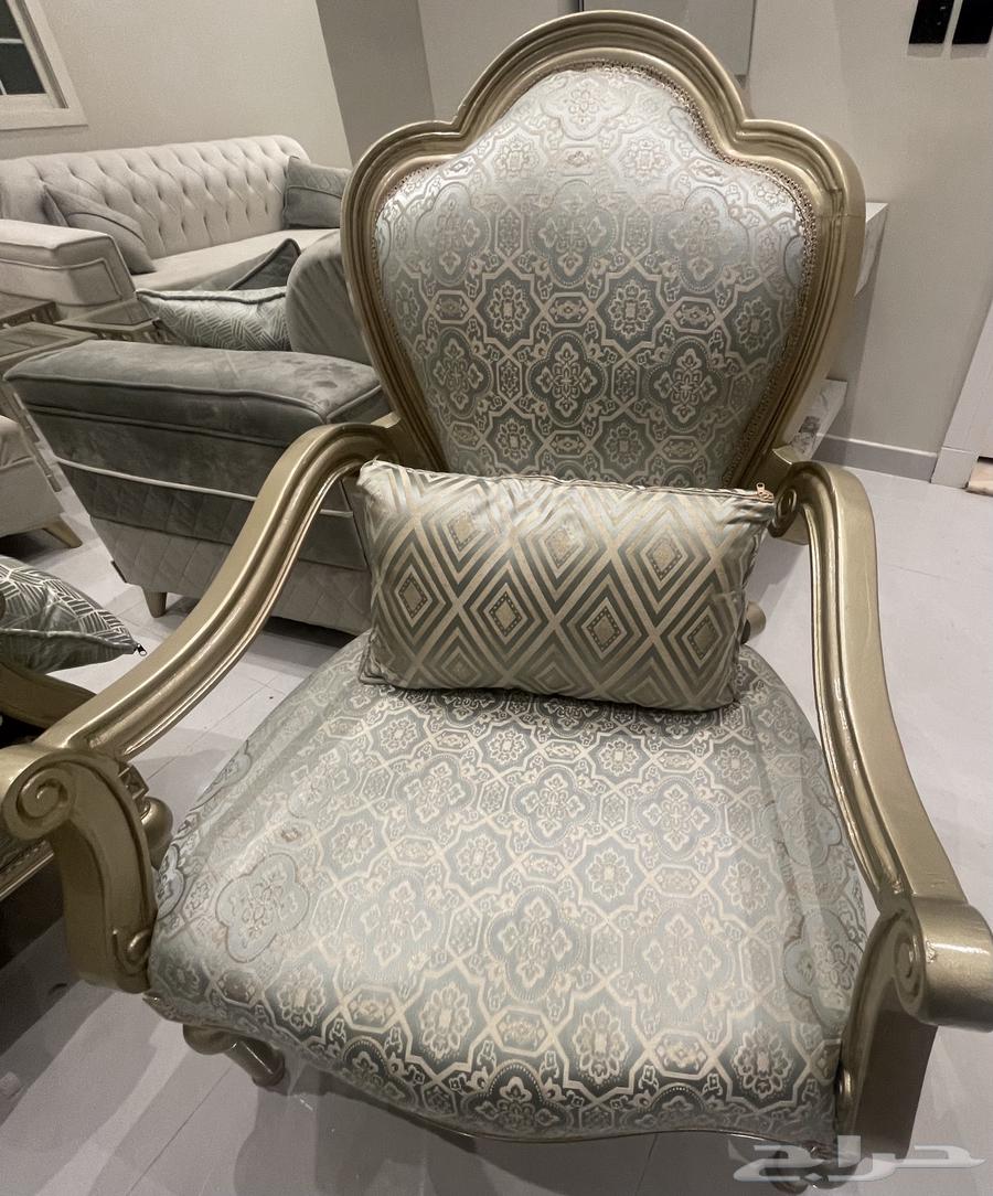 طقم كنب شبه جديد للبيع64256447936641110