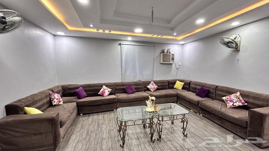 Full sofa with tables and cushions64273842322563111