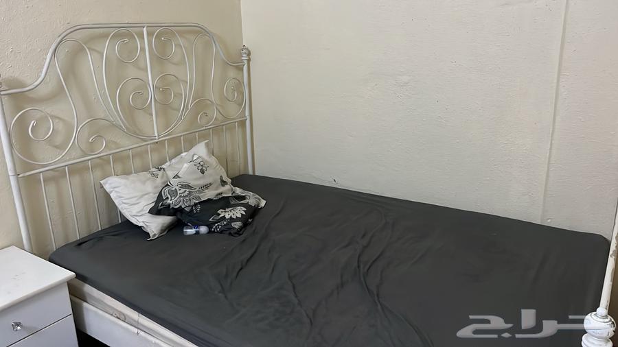 سرير ايكيا مع مرتبه و توصيل بيع مستعجل64264293130371110