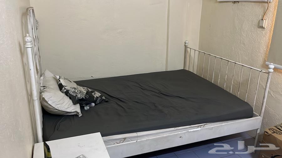 سرير ايكيا مع مرتبه و توصيل بيع مستعجل64264293130371111