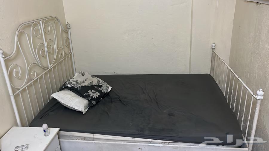 سرير ايكيا مع مرتبه و توصيل بيع مستعجل64264293130371112