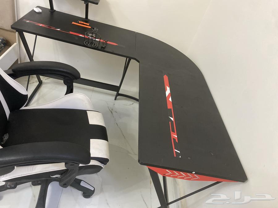 طاوله قيمنق مع كرسي قيمنق بحالة الوكاله64263733536514111