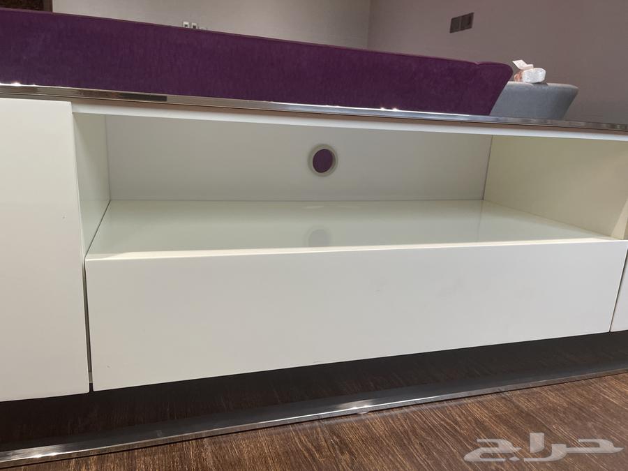 طاولة تلفزيون أبيض مع ستانلس ستيل64266674031489113