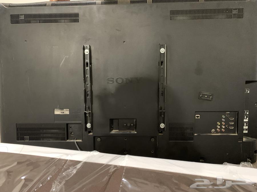 30-inch screen and a large 65-inch secondary screen with remote control64256924821505114