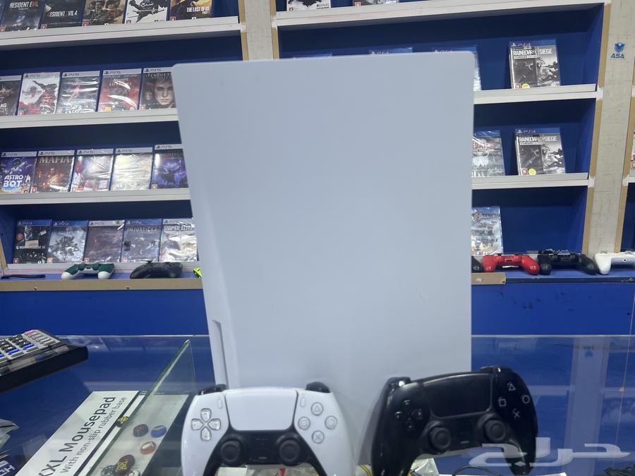 Used clean Sony 5 Blu-ray console with two controllers and PlayStation charging station64261346478595111