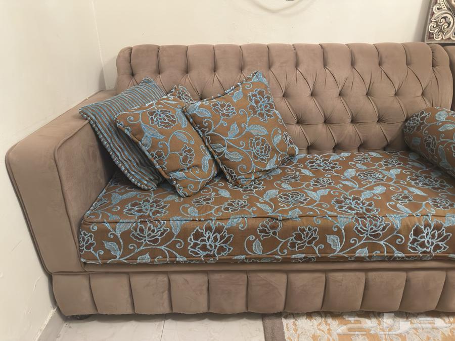 جلسة متصلة مع طاولات خدمة وستارة وسجادة64260986545667112