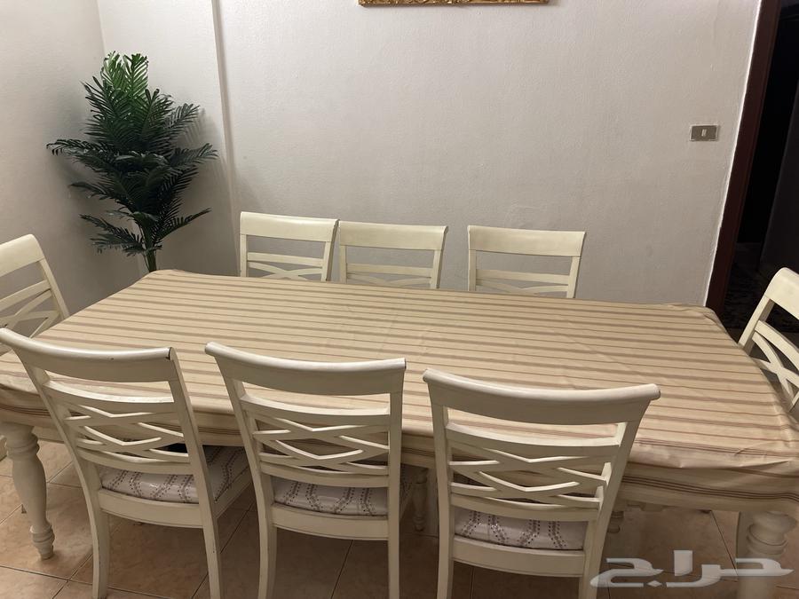 Dining table with a set64265179057539112