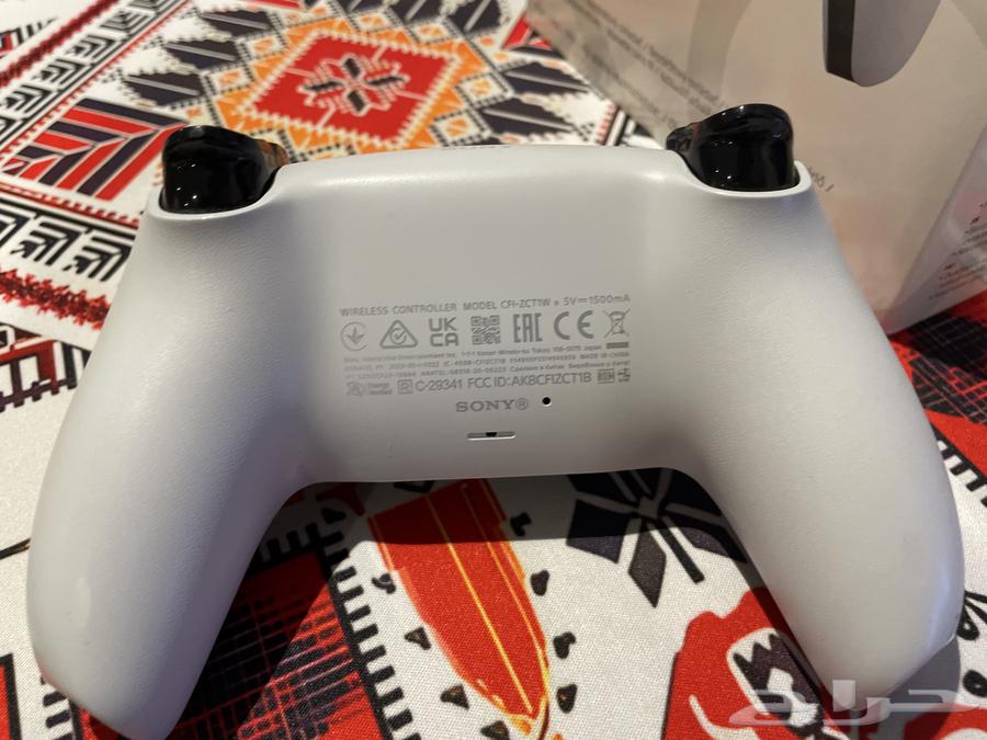 يد بلايستيشن فايف لم تستخدم الا مرتين وازلت مرفقاتها64258215330179111