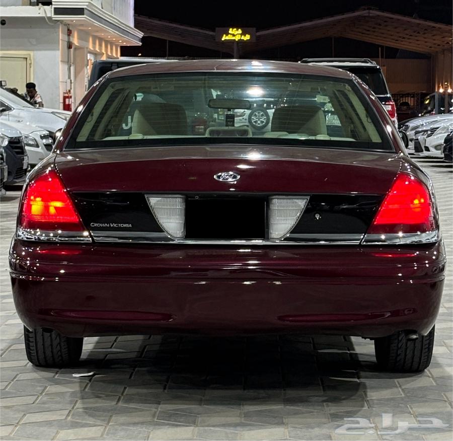 فورد كراون فكتوريا 201164422772007426112