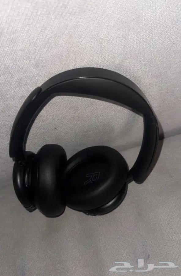 Noise-isolating earphones that allow talking64256924678147112