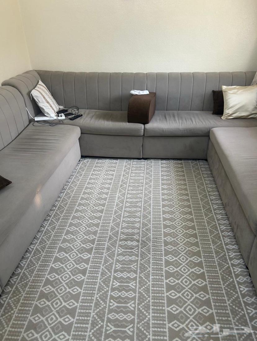 Sofa with 5 cushions in good condition64263536191491110