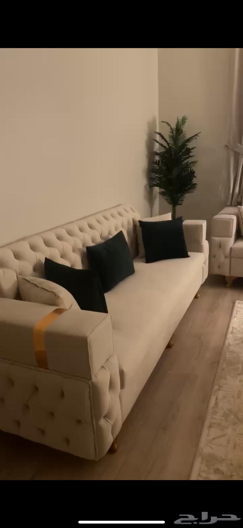 ثلاث قطع كنب جديد مع الخدايات وطاوله وزوليه وستاره واشجاز64270848885506110