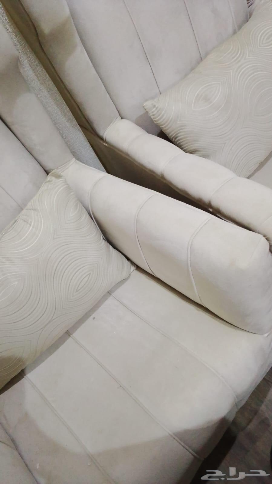 كنب جديد م جاء له استعمال كثير ولا فيه اي كسر ومعه خداديات64262021128066111