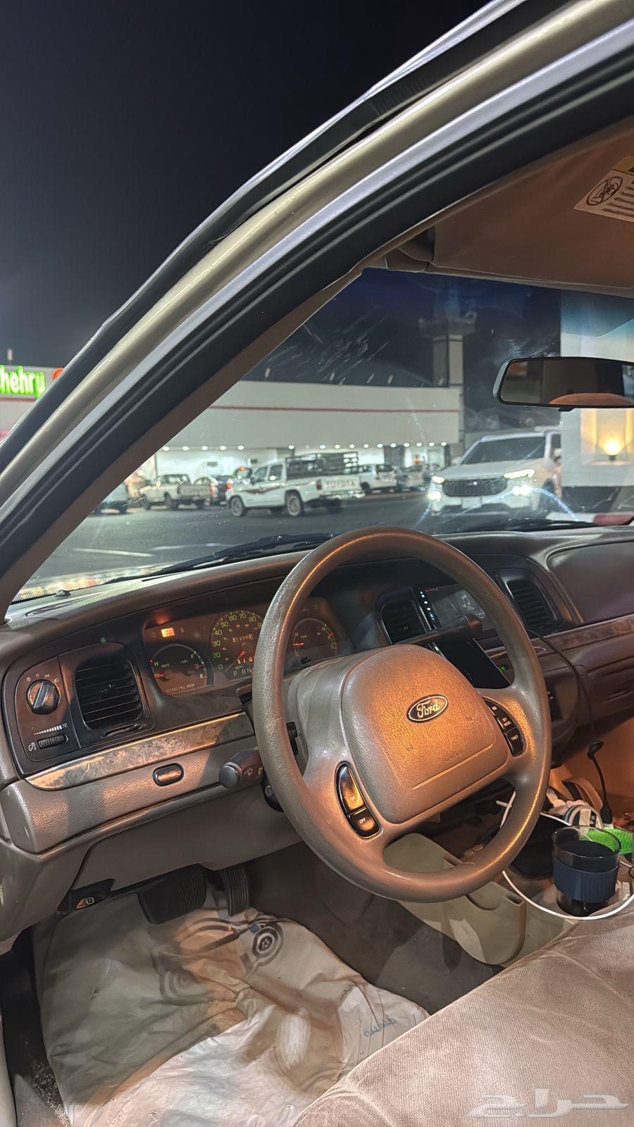 فورد فكتوريا 2003 اللون ذهبي64419959754755114