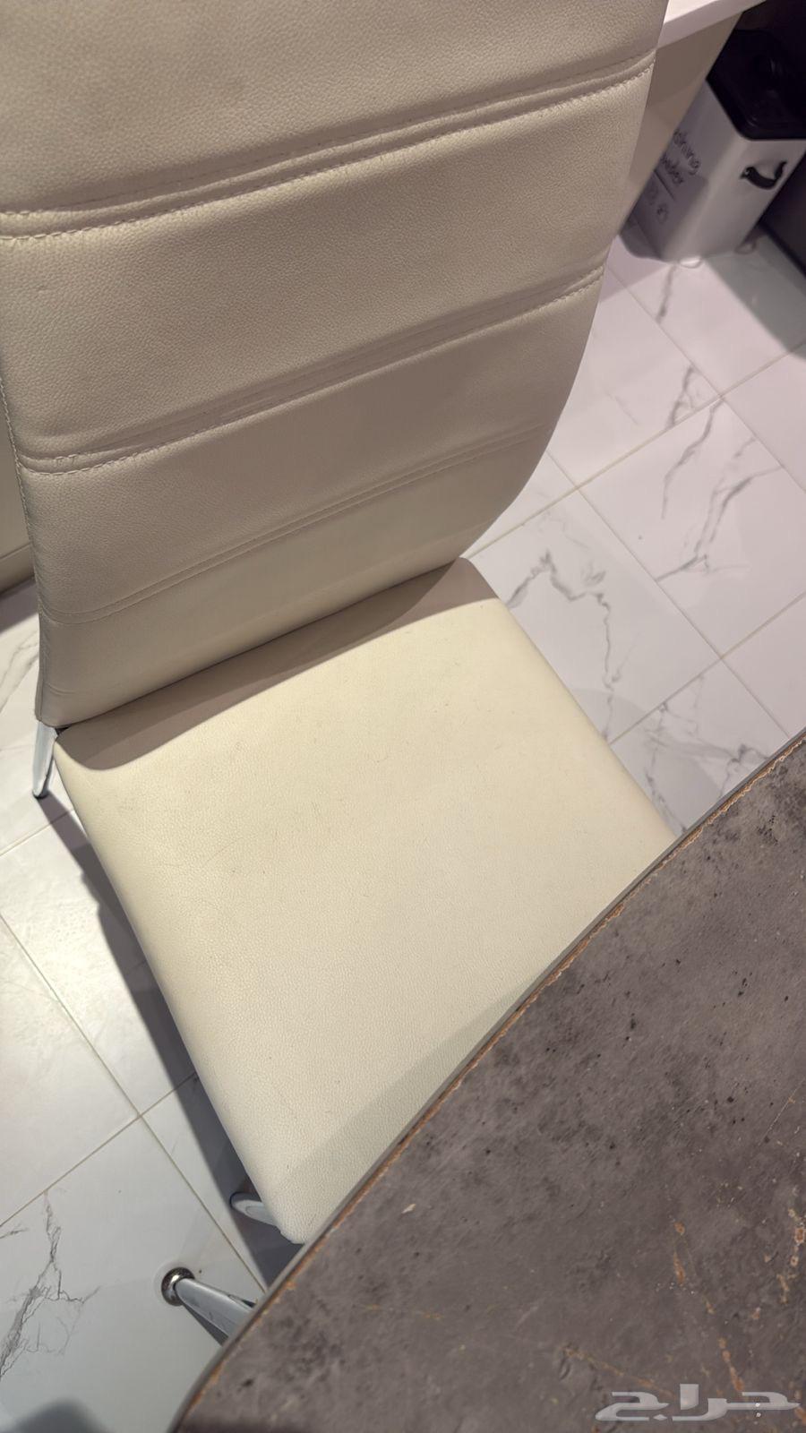 طاولة طعام صغيرة   4 كراسي64263733646721112