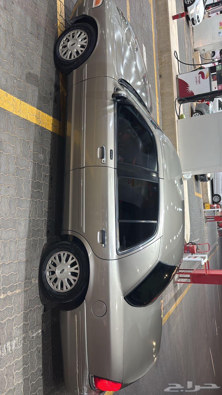 فورد فكتوريا 2003 اللون ذهبي64419959754755113