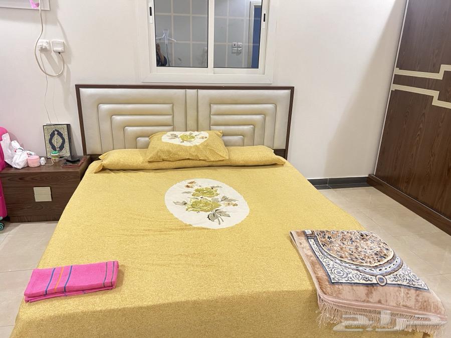 سرير كبير 2 متر ف 2 متر خشب نضيف جدااا مع مرتبه طبيه64270415142658110