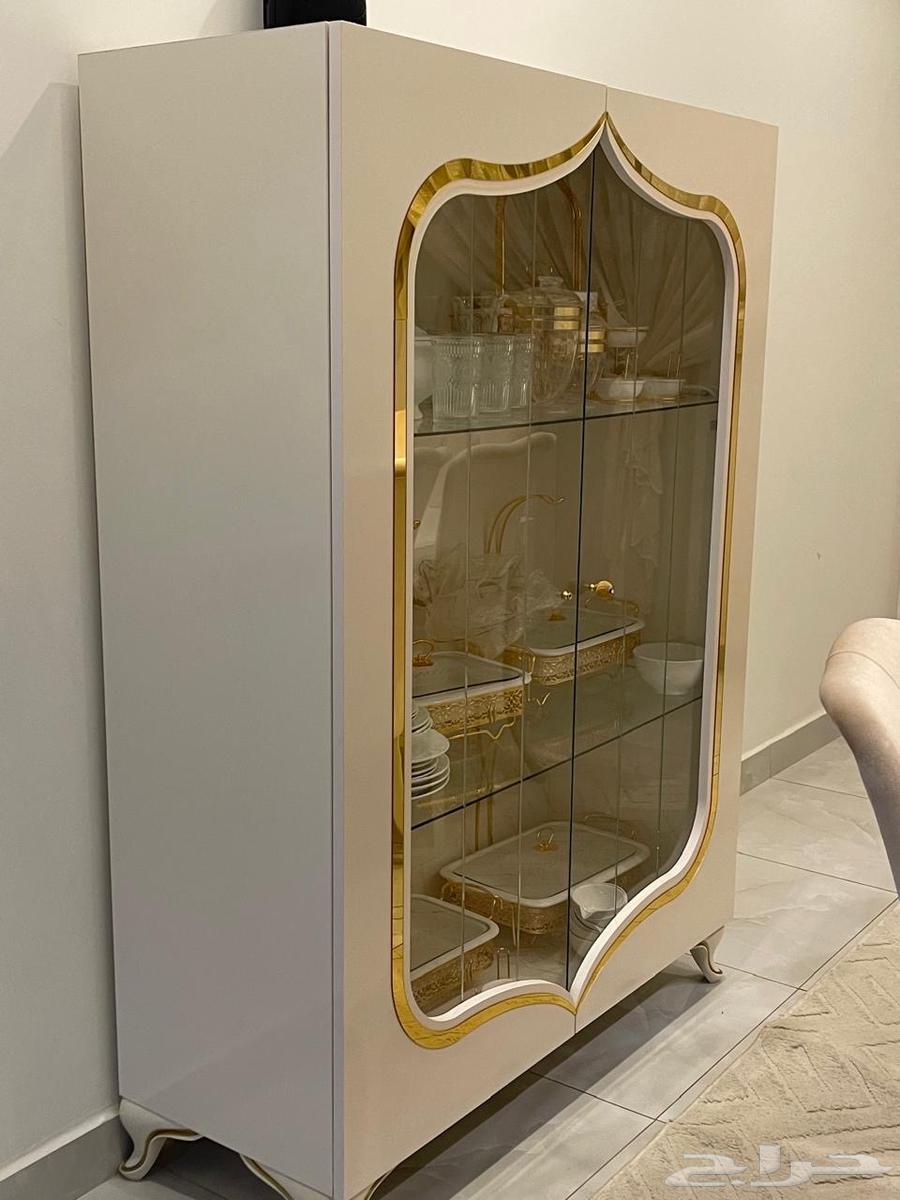 للبيع طاولة الطعام مع ملحقاتها64258240275713112