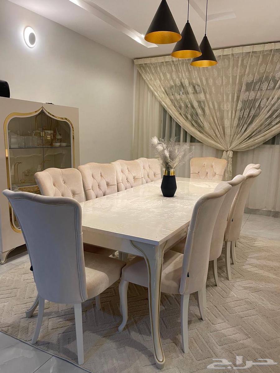 للبيع طاولة الطعام مع ملحقاتها64258240275713111