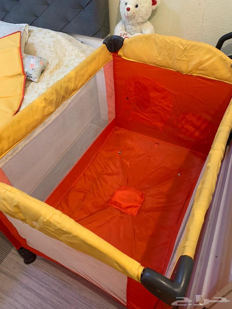 سرير أطفال بحاله ممتازه قابل الطي وتخزين64356821418115112