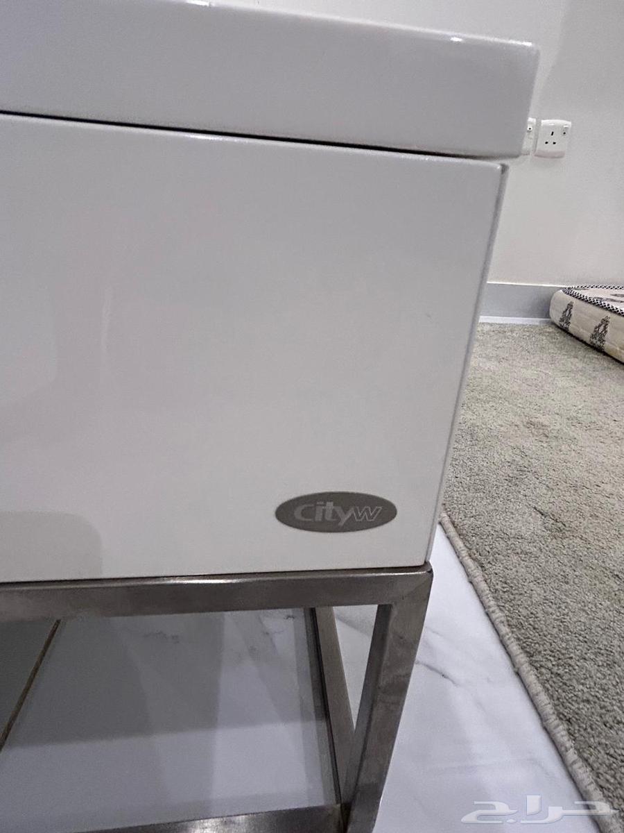 طاولة من سيتي دبليو64257740941826112