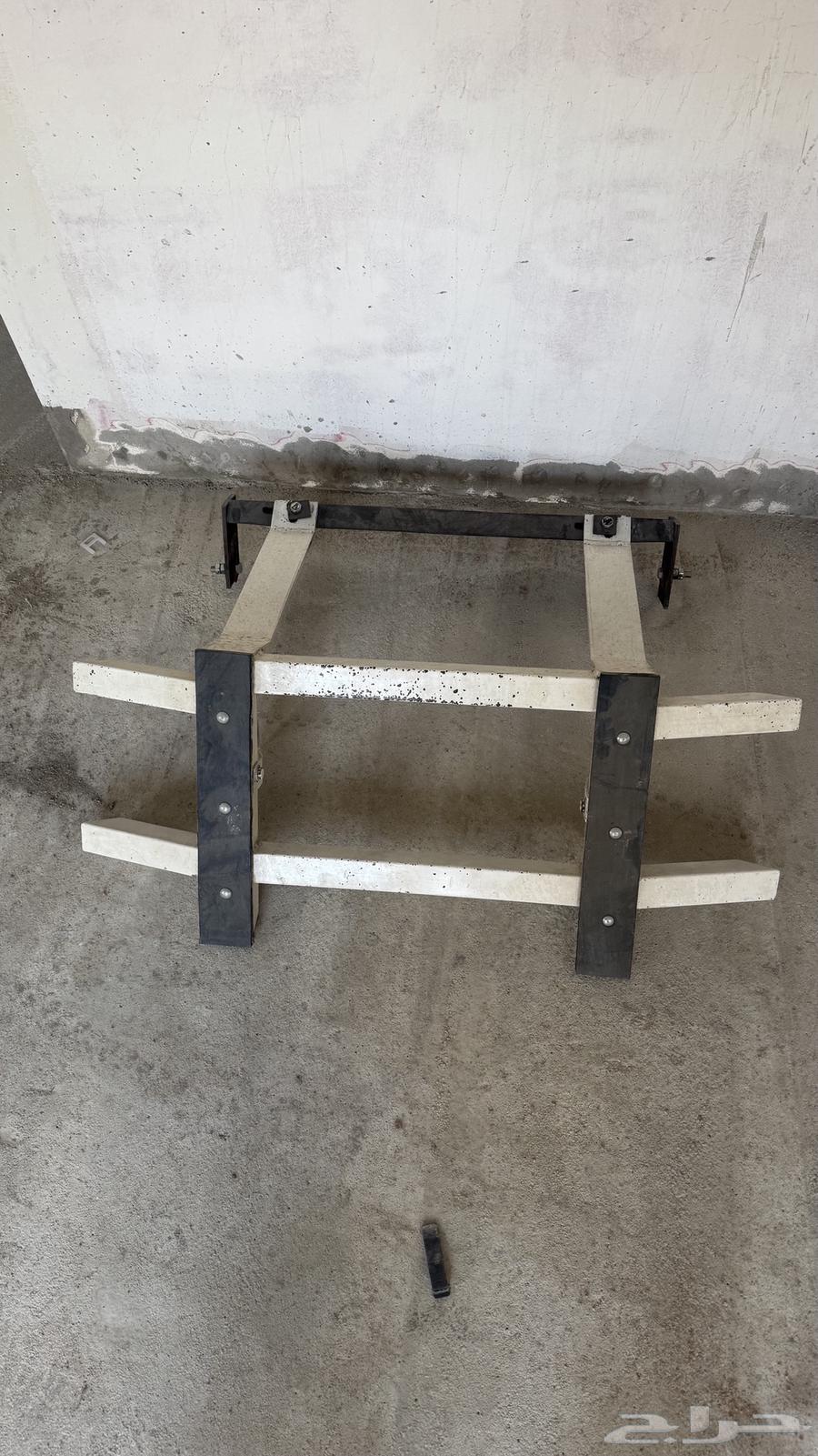 White-colored support64436708752770110