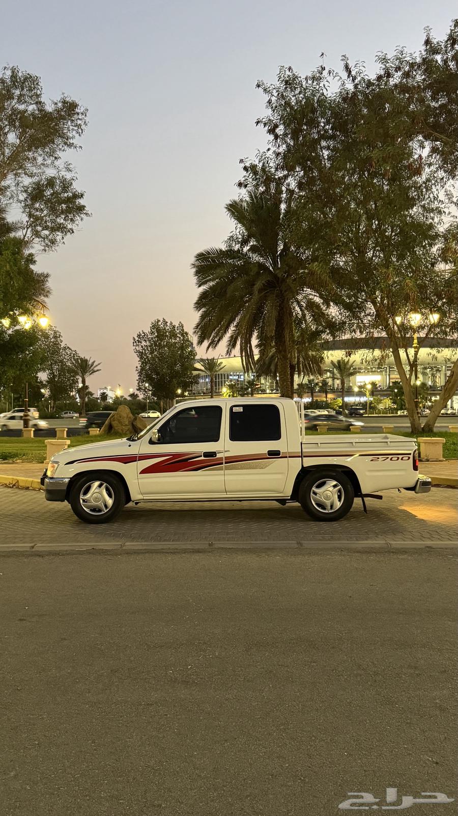 HiLux 200164439890427394111