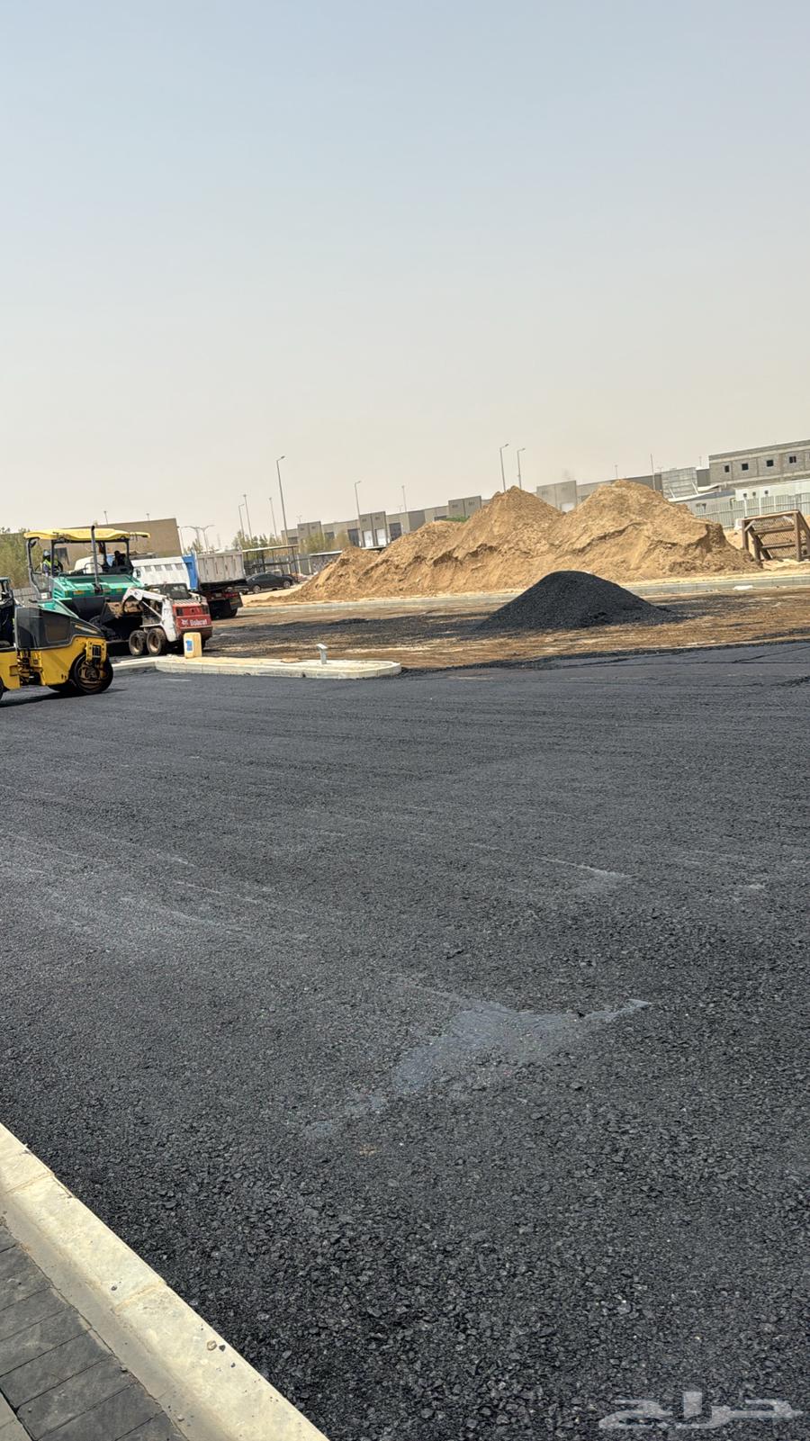 يوجد لدي تريلات ومعدات بوكلينات شيولات64438807128194112