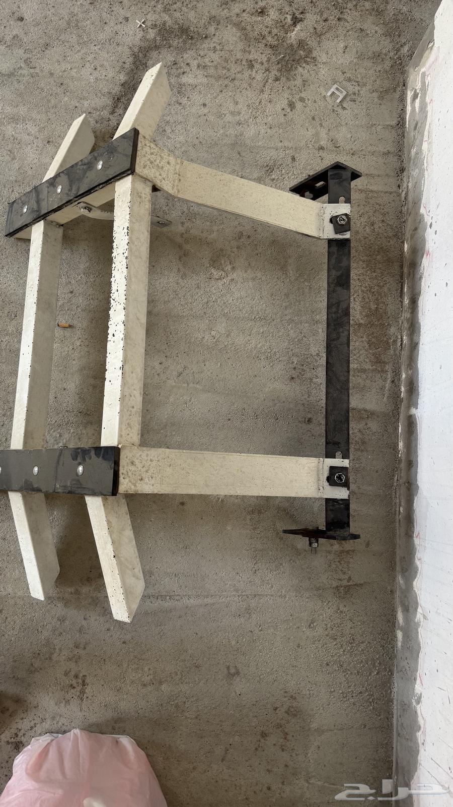 White-colored support64436708752770111