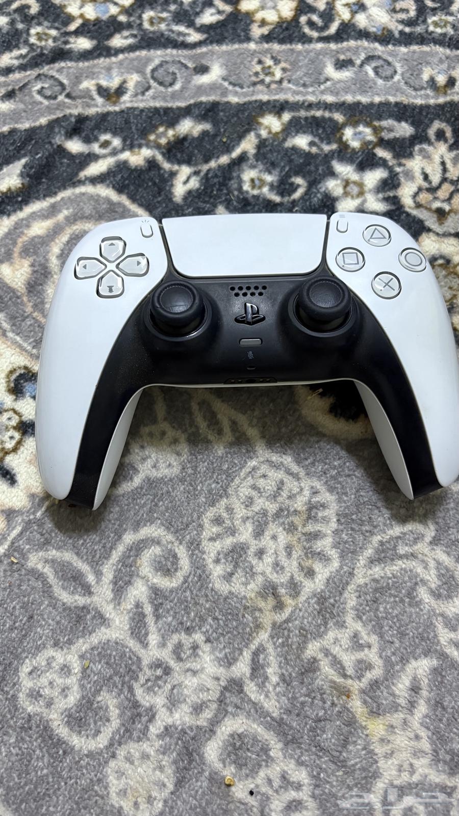 سوني فايف5 يجي معه ثلاثه اشرطه واحد فار كراي5 واحد قراند564299516562050113