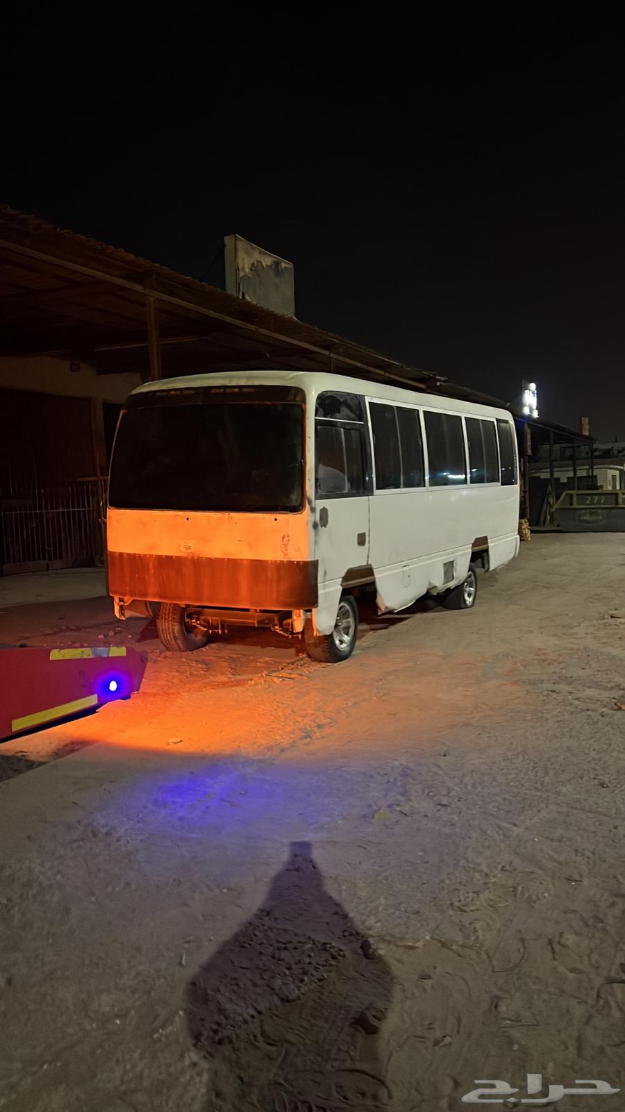 للبيع هيكل باص مجهز داخلي فود ترك او عزبه64438297195650110