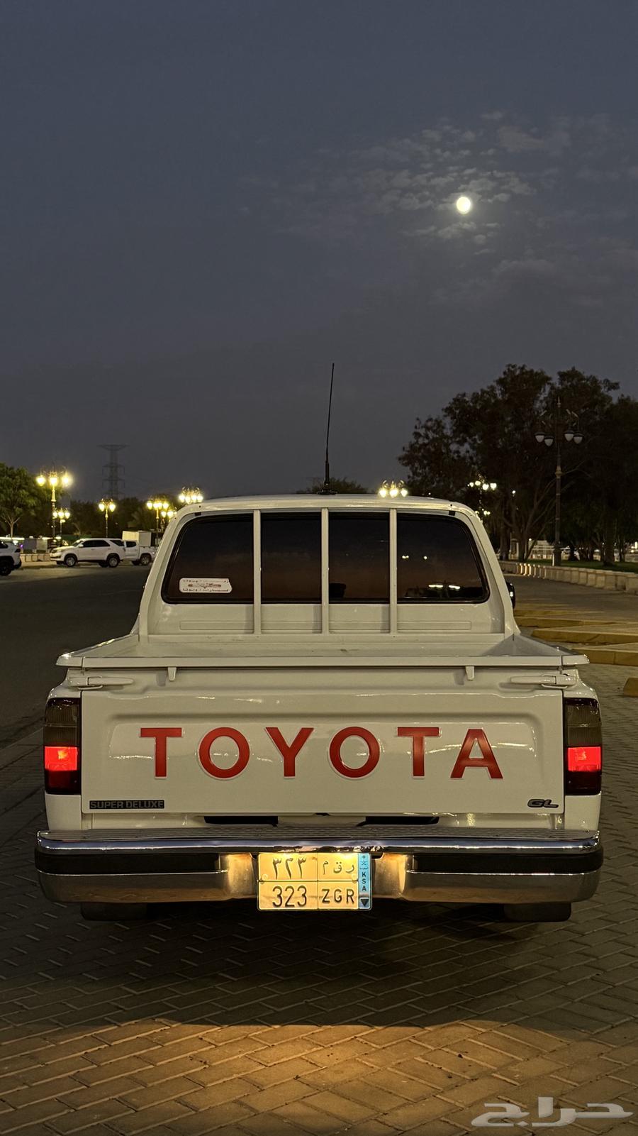 HiLux 200164439890427394113
