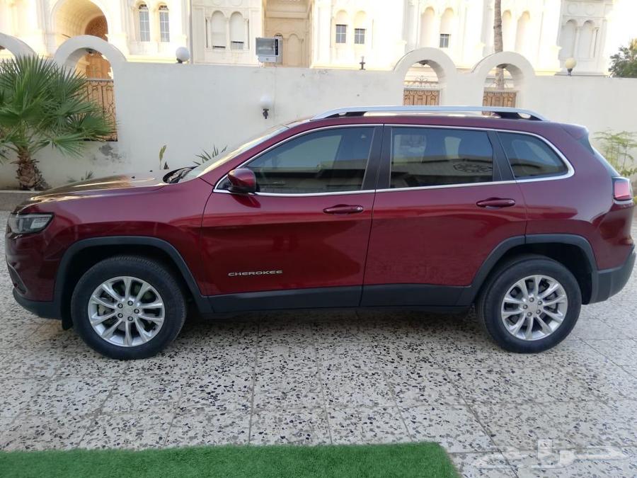 للبيع جيب شيروكي 201964436226085507110