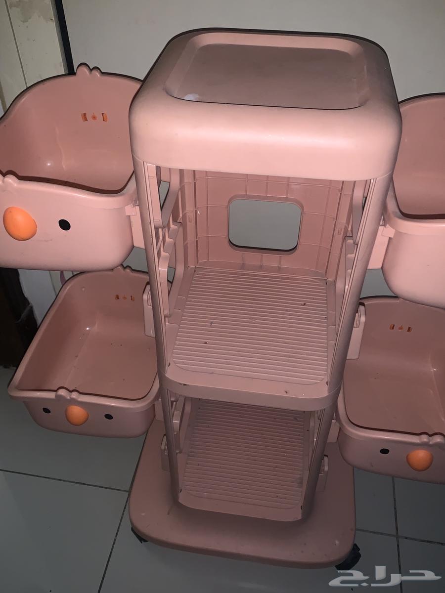 Items for sale at symbolic price64298272539009111