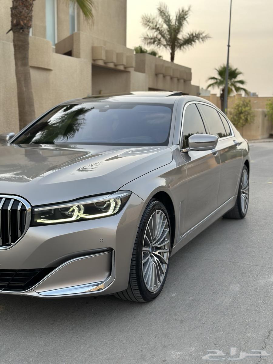 بي ام 730 موديل 2021 مخزن ماشي 56 الف فقط على الضمان64429613707394111