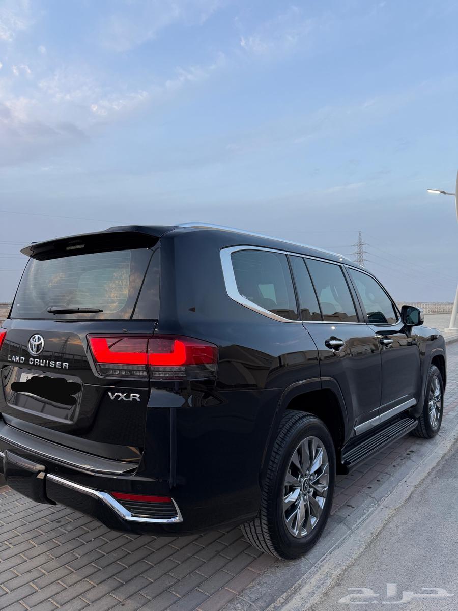 لاندكروزر اسود (2024 VXR) أعلى فئه64434795579777110
