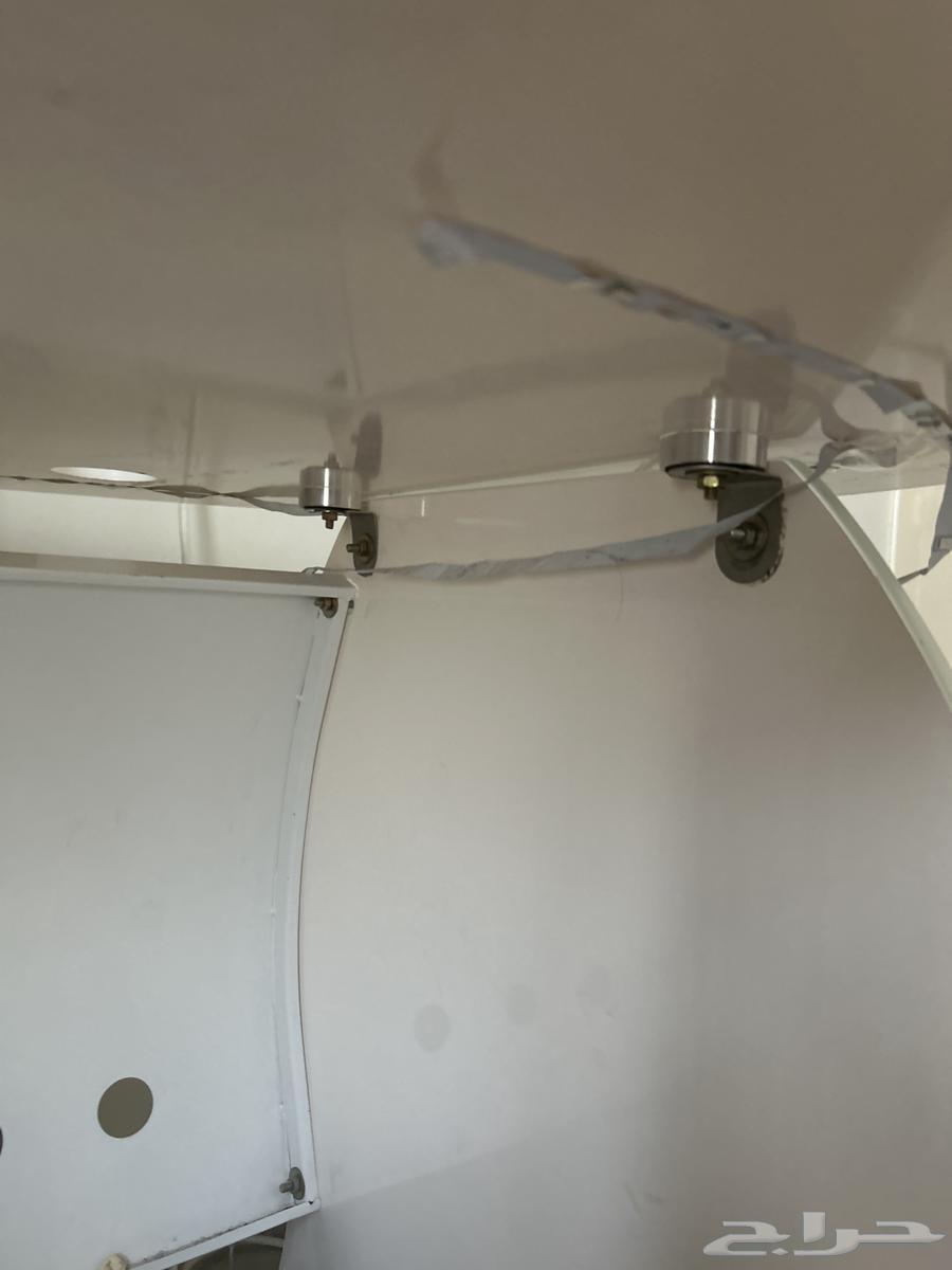 Large glass table on Sum64294437042050113