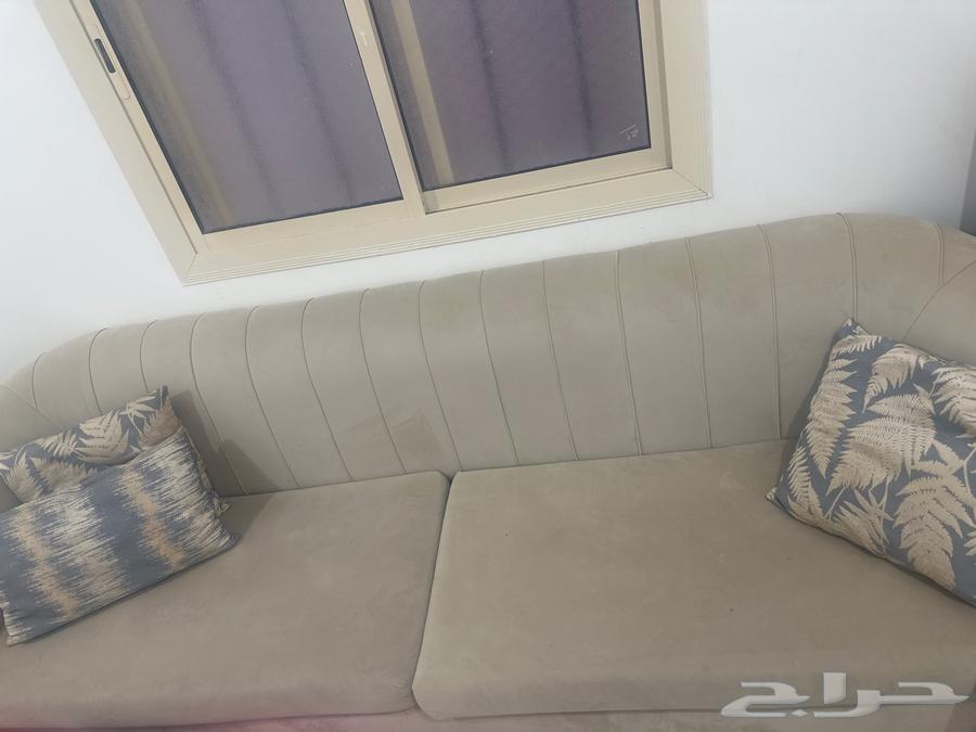 Sofas and tables64297920464898110