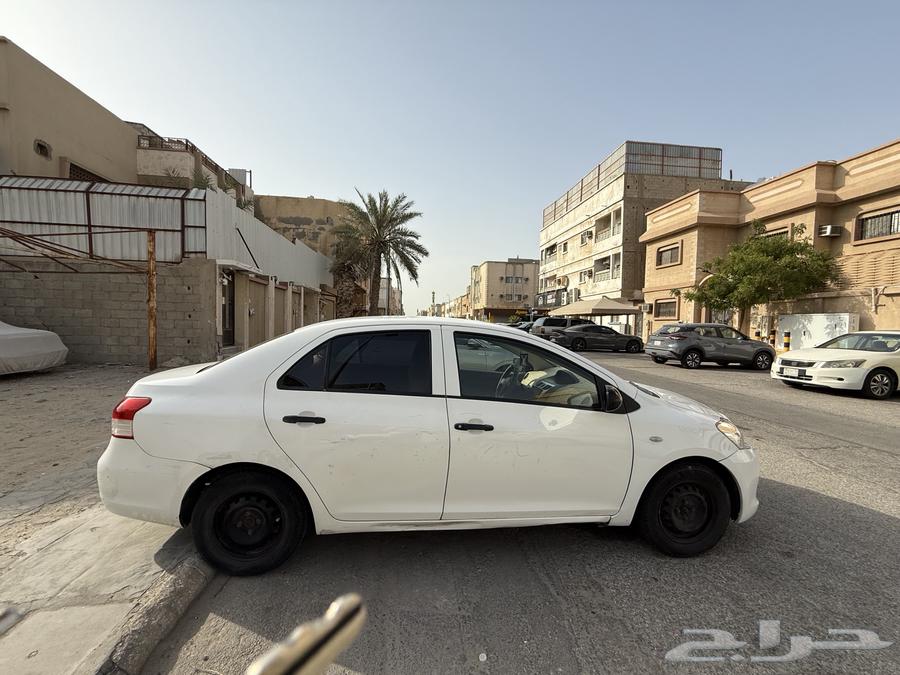 Yaris 2013 Automatic with Reverse Camera64430421474051113