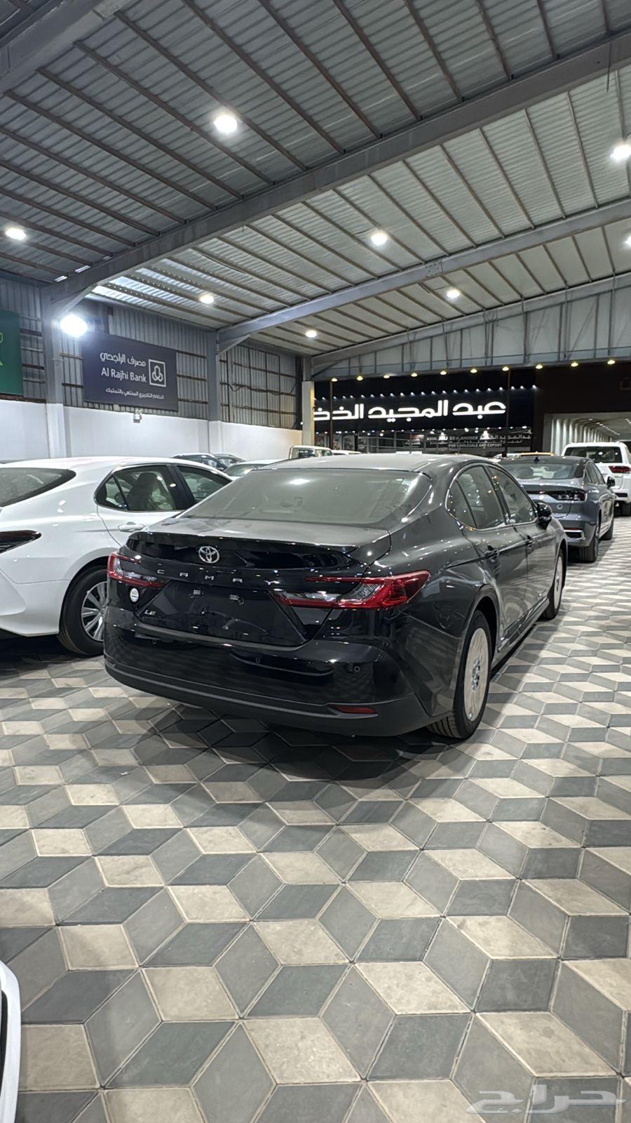 كامري 2025 LE بنزين اللون اسود عبداللطيف جميل64355610739970111
