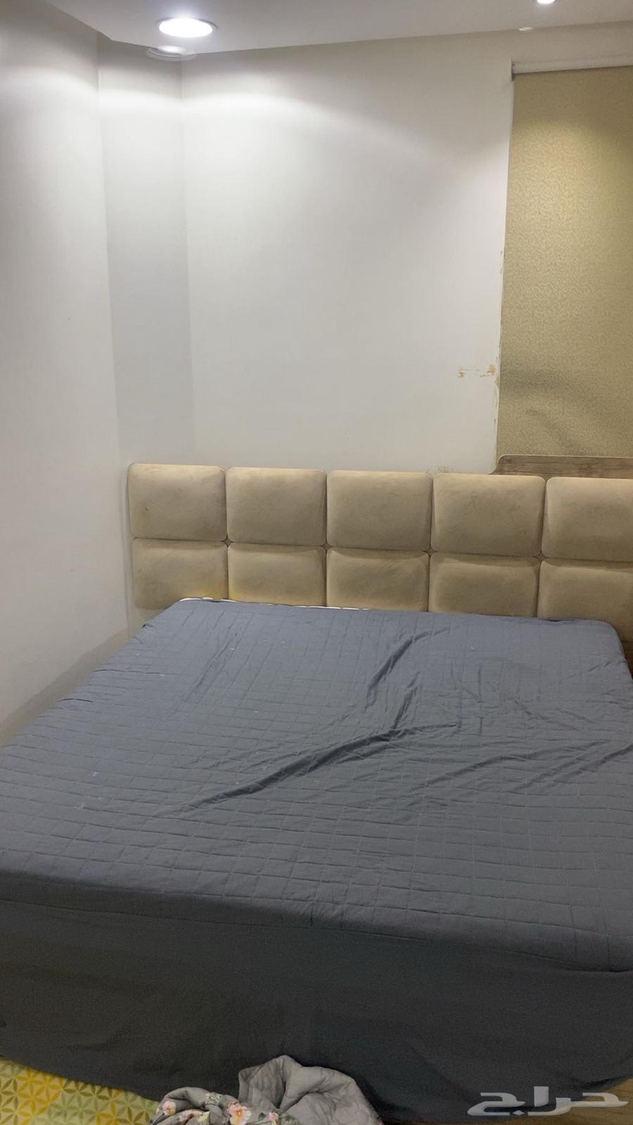 بيع سرير جديد نظيف مع مرتبه وطاوله64309600864898110