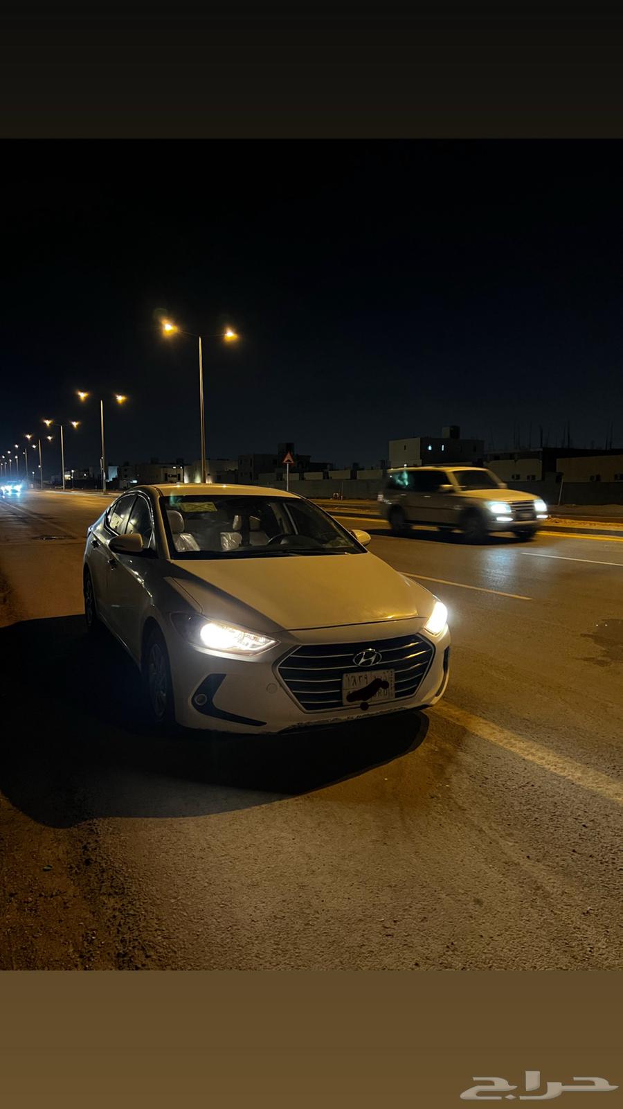 The 350cc motorcycle has a right fender and a dent on the rear fender64451740907009110