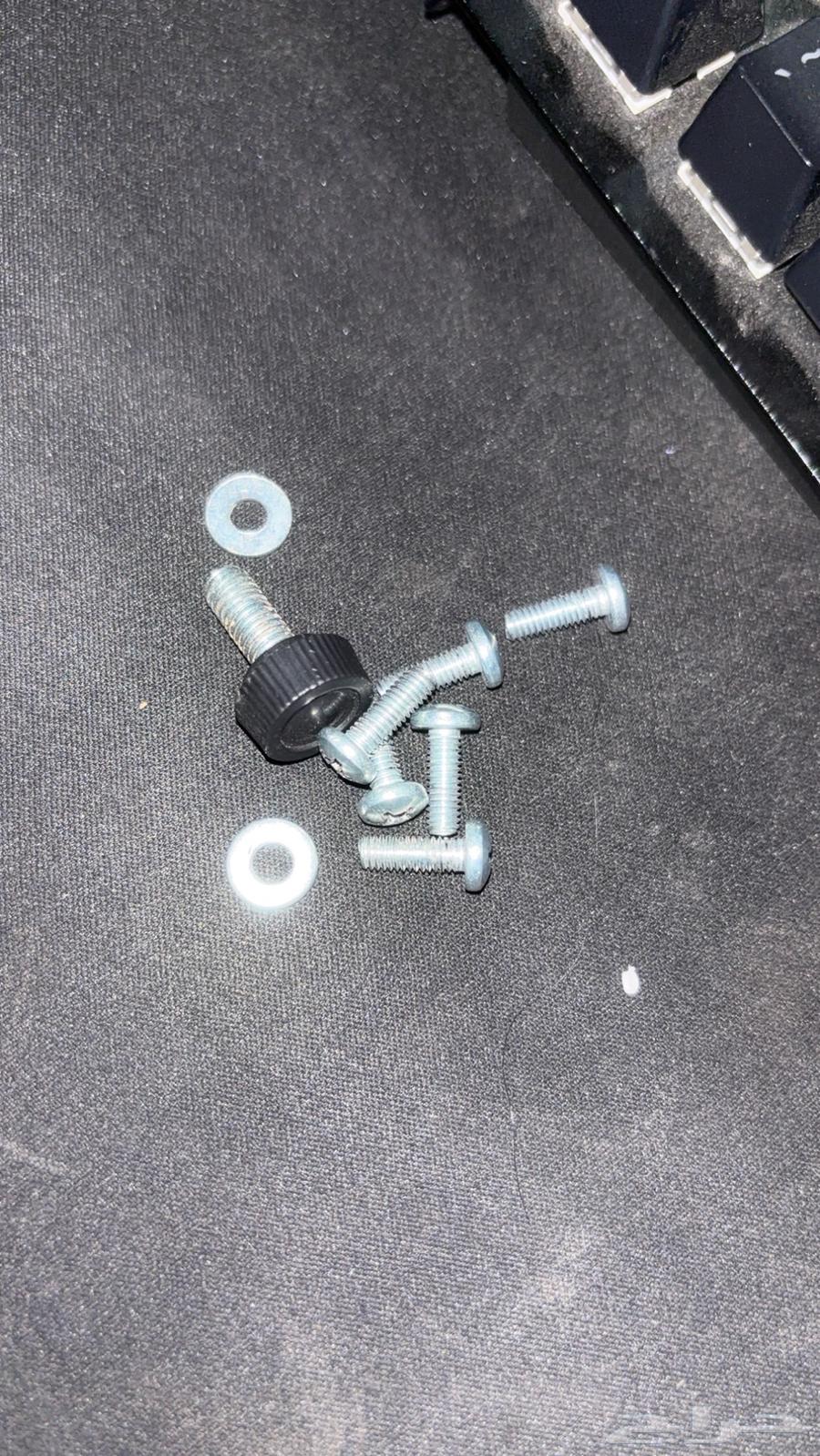 A base consisting of two screens64441553810689110