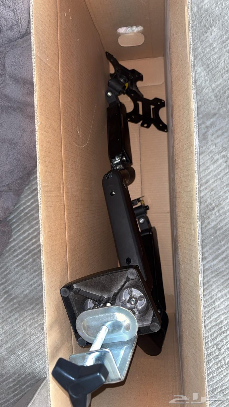 A base consisting of two screens64441553810689112