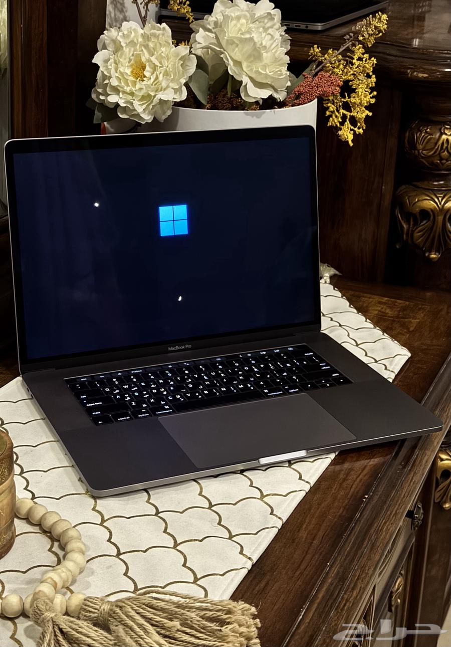 MacBook Pro 15-inch with Touch Bar and Fingerprint Running Mac and Windows64306625299713110