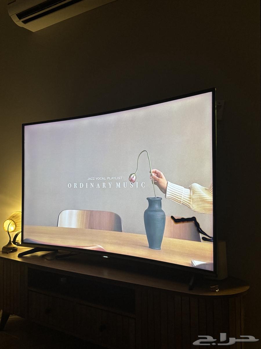 شاشة 65 بوصه منحنيه بالوان واضحه64304958525571111